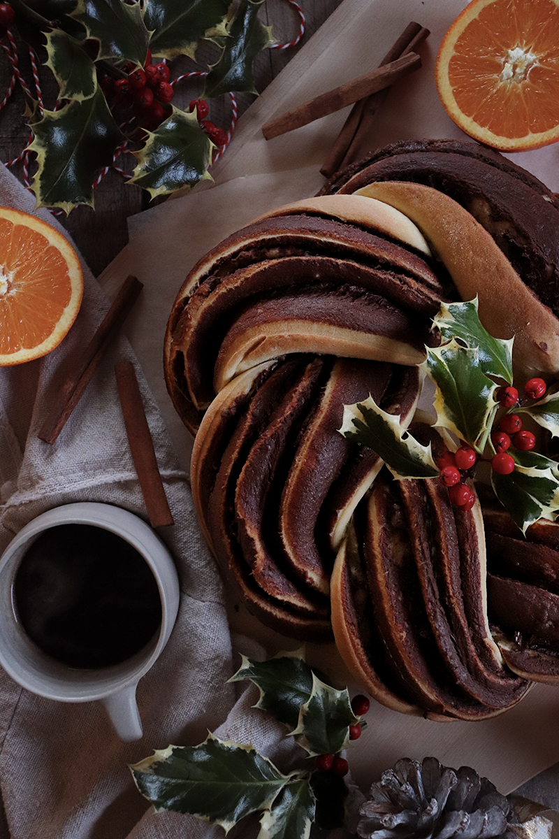 Colazione di Natale: la treccia di pan brioche al cioccolato e nocciole